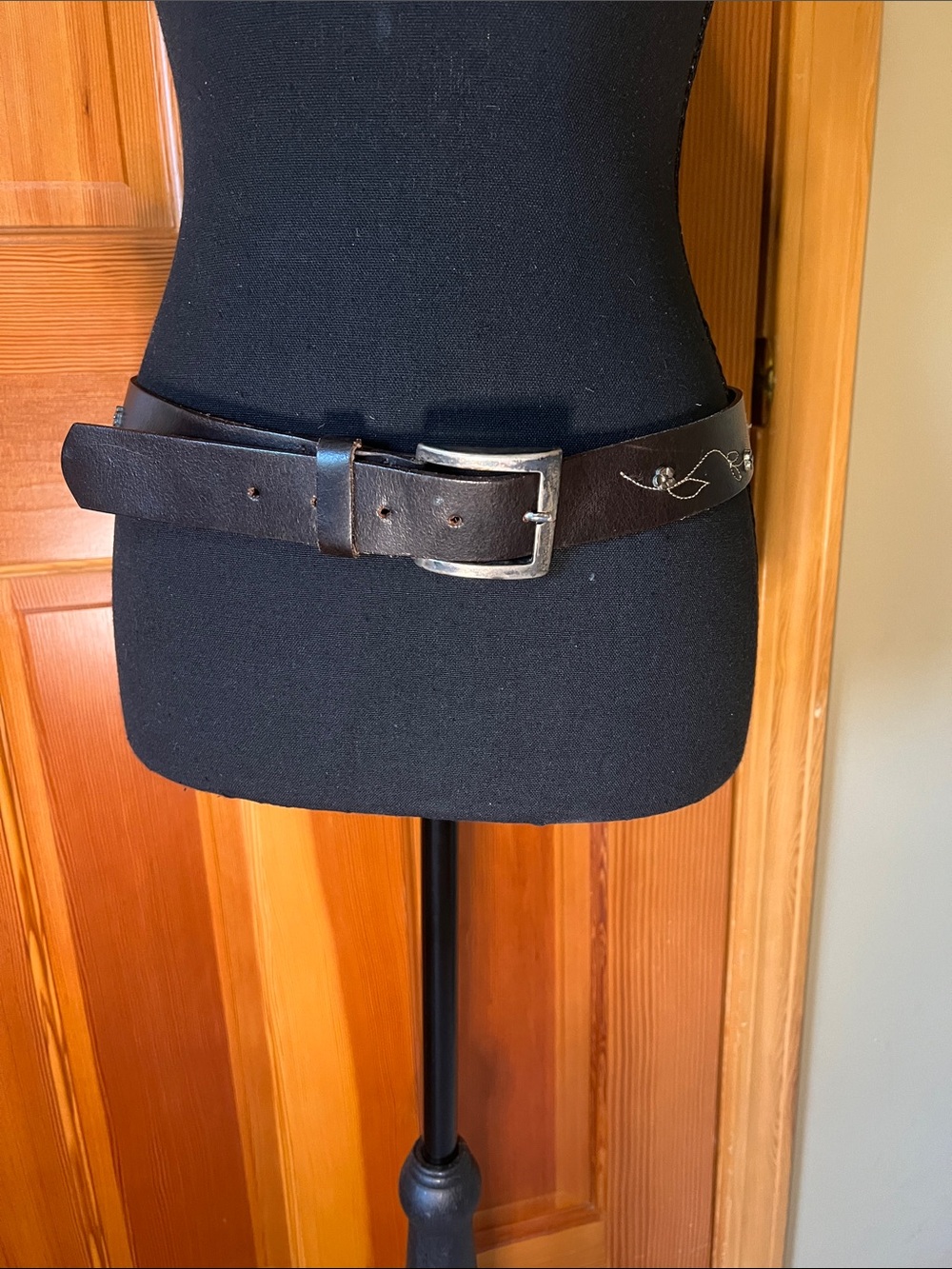 Women’s Dark Brown Leather Belt with Decorative Silver Accent and Silver Buckle